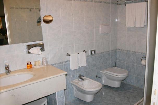 Hotel Gabarda Carpi Zimmer foto