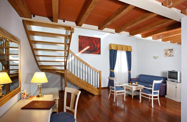 Hotel Gabarda Carpi Zimmer foto