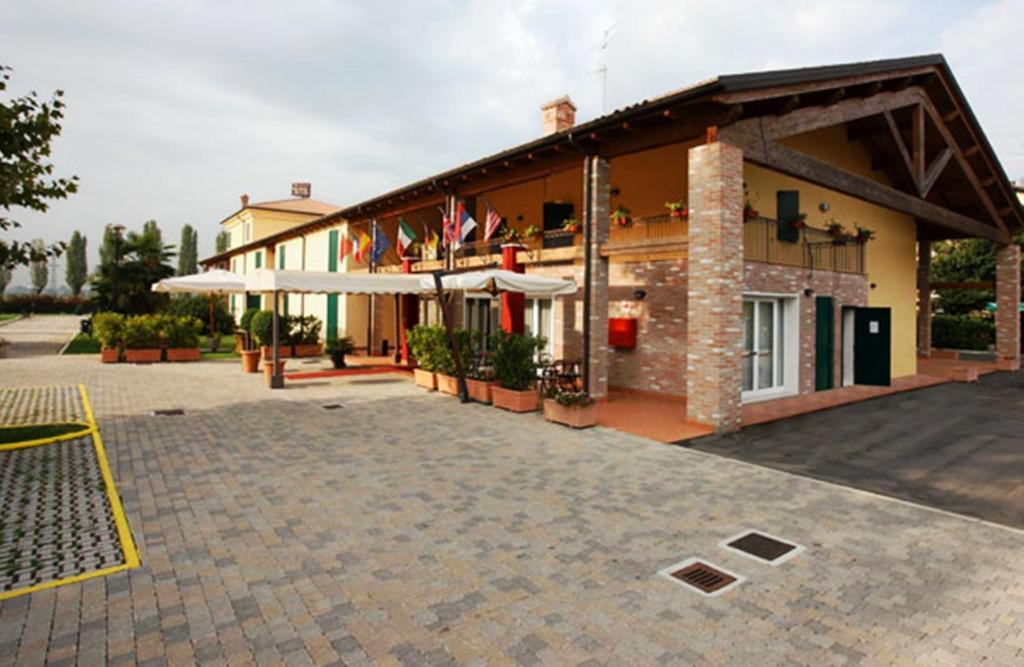 Hotel Gabarda Carpi Exterior foto